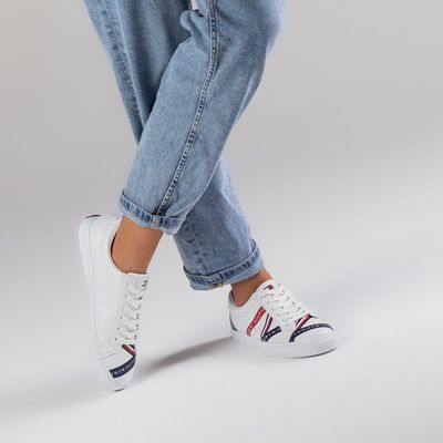 Tommy Hilfiger: Tenis casuales Essential, blancos Mujer
